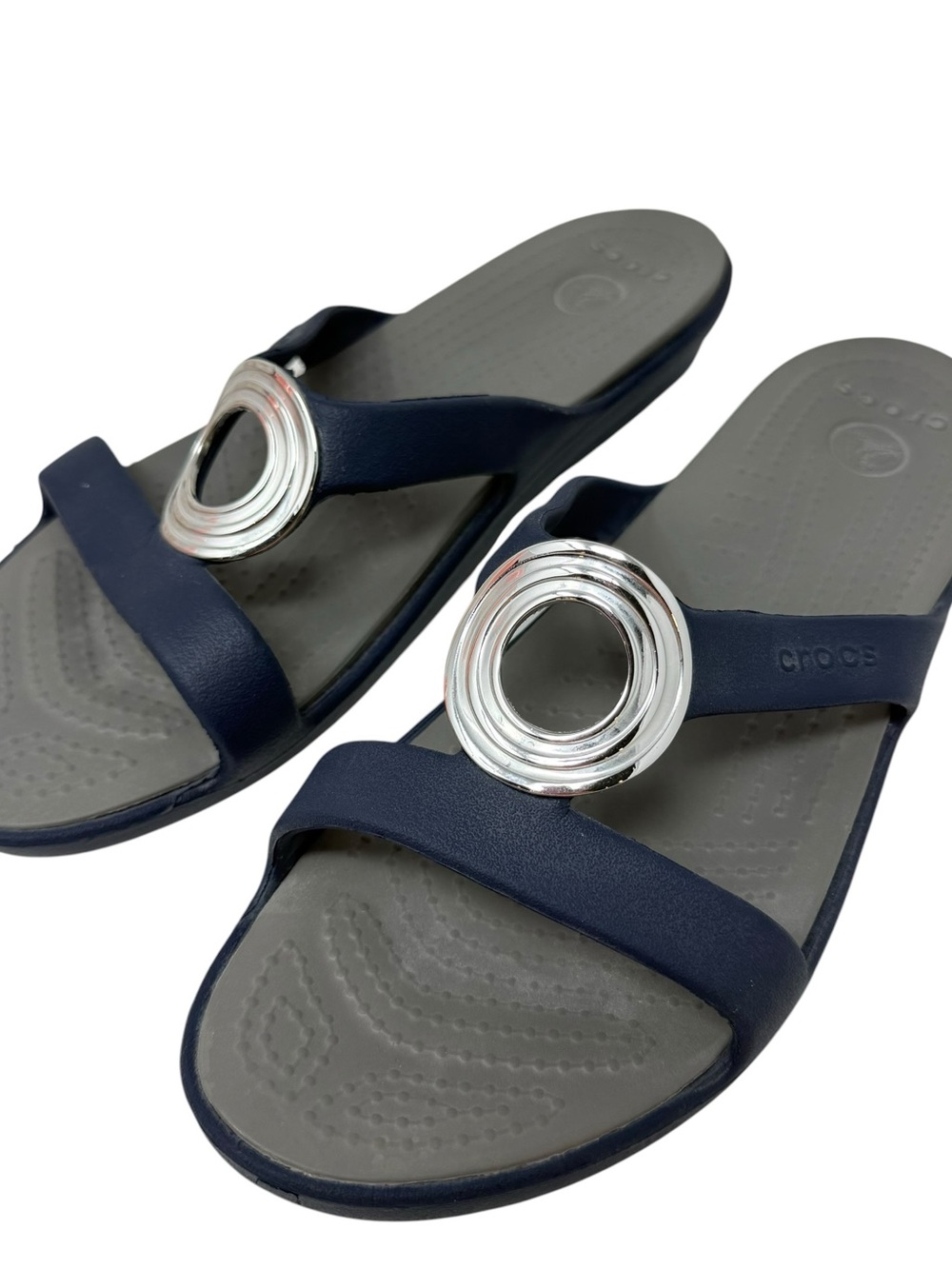 Crocs Sanrah Women’s Size 9 Navy slide sandals shoes Silver medallion - Picture 7 of 7